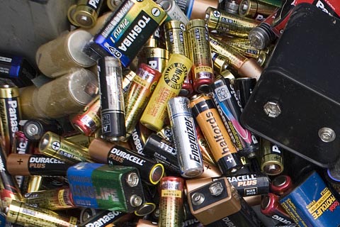㊣边坝草卡收废弃汽车电池㊣电车电瓶回收电话㊣收废旧报废电池